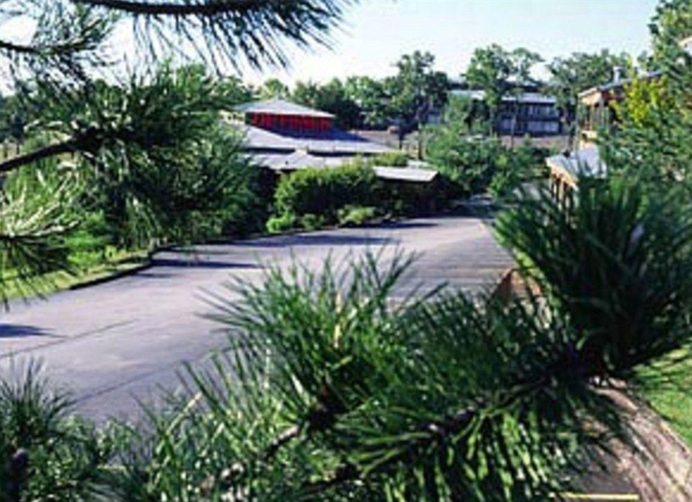 Outback Roadhouse Motel & Suites Branson Exterior photo