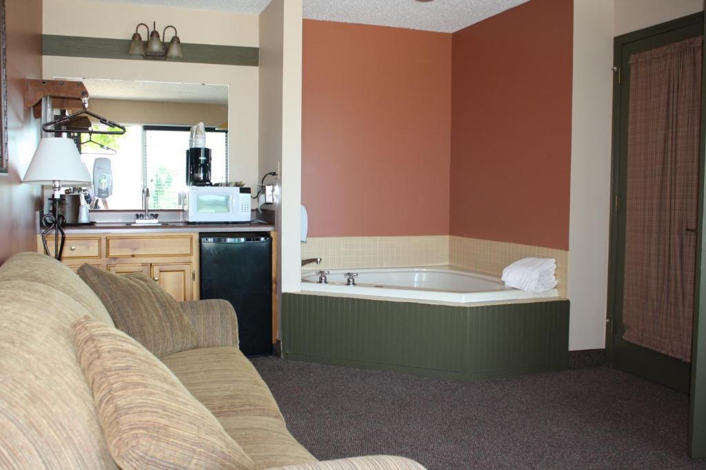Outback Roadhouse Motel & Suites Branson Room photo