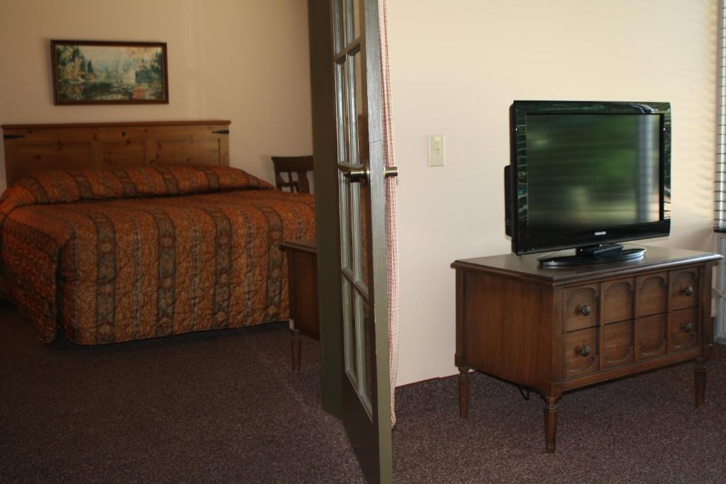 Outback Roadhouse Motel & Suites Branson Room photo