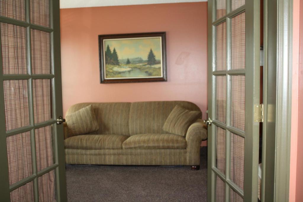 Outback Roadhouse Motel & Suites Branson Room photo