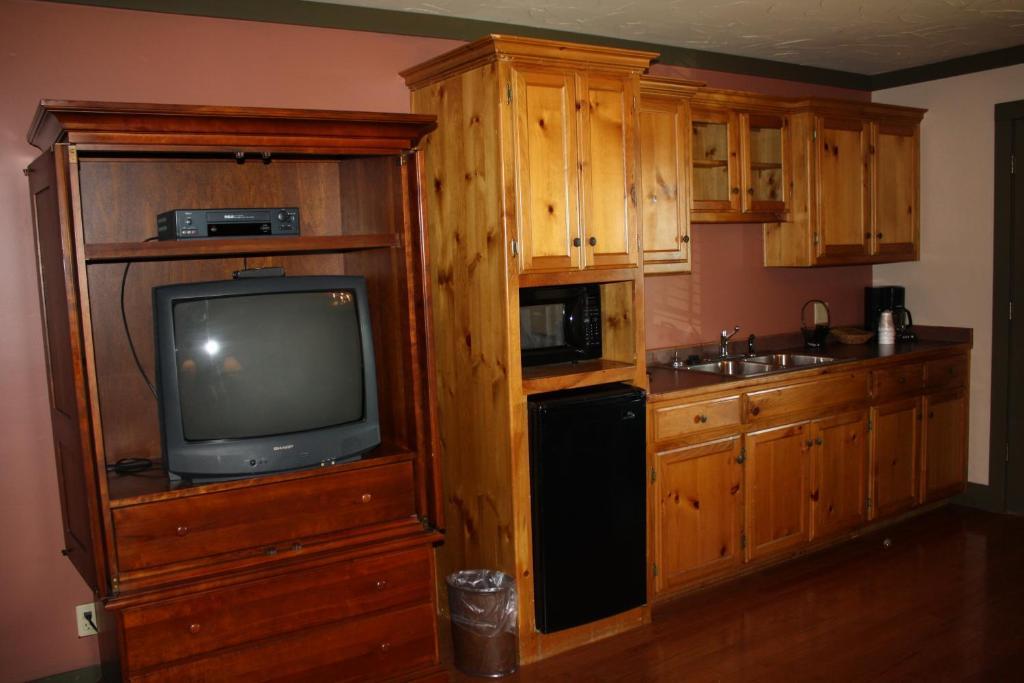 Outback Roadhouse Motel & Suites Branson Room photo