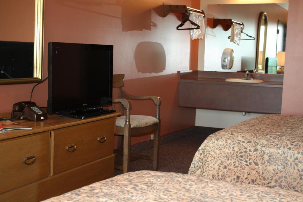 Outback Roadhouse Motel & Suites Branson Room photo