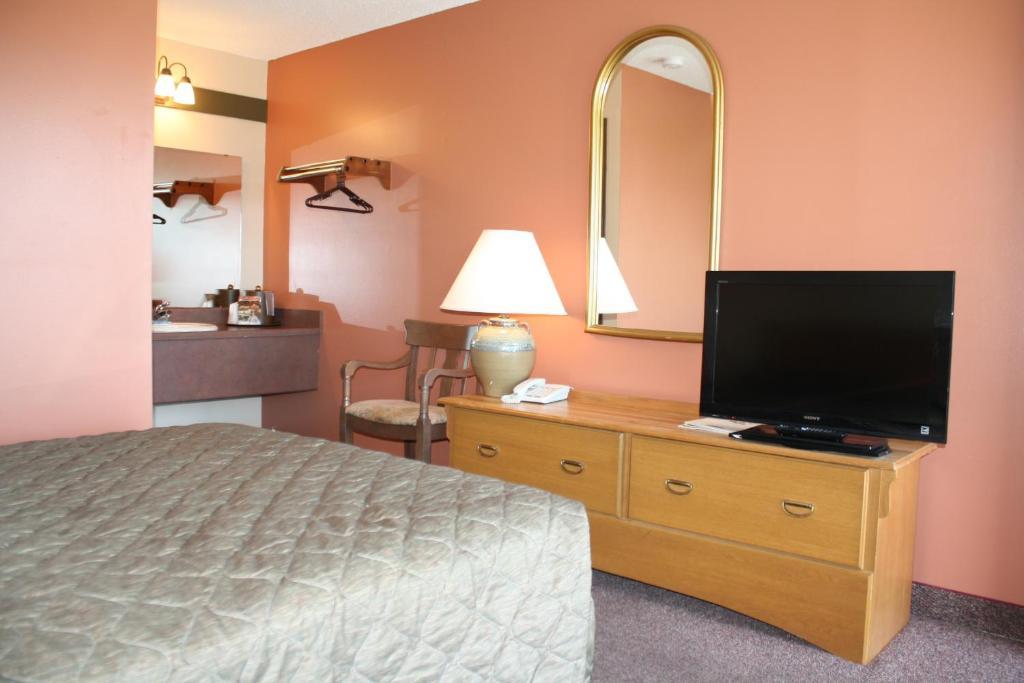Outback Roadhouse Motel & Suites Branson Room photo