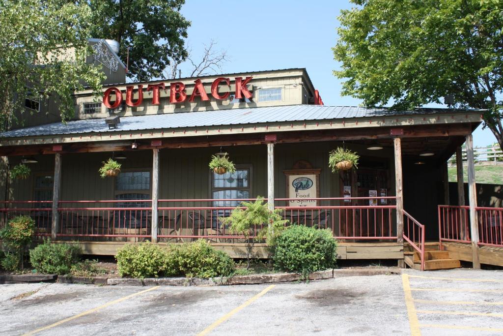 Outback Roadhouse Motel & Suites Branson Exterior photo