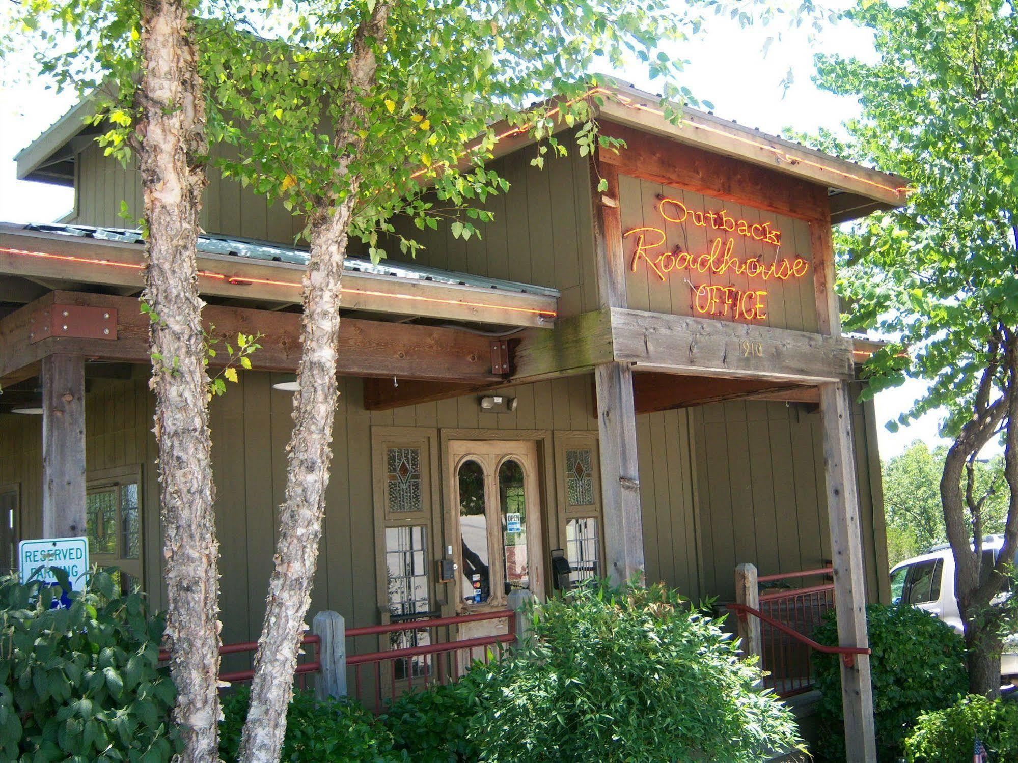 Outback Roadhouse Motel & Suites Branson Exterior photo